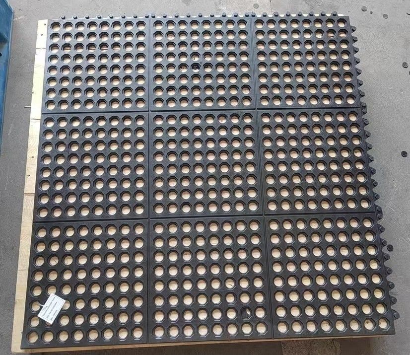 Black Anti Fatigue Mat with Holes for Work Place or Factory
